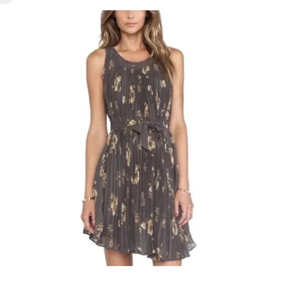 Free People Dresses & Skirts - Free People Gray Floral Accordion
Dress With Lace Trim, size XS